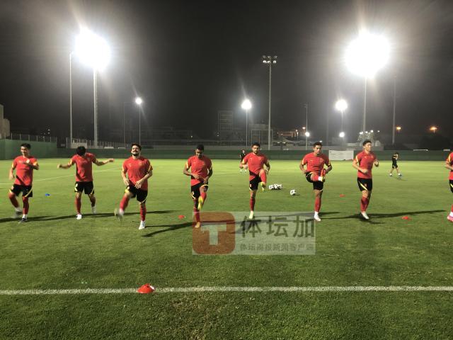 尹鸿博董春雨因小伤调整 国足昨晚训练下调强度